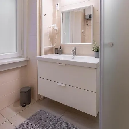 Grand With 5bedrm 2bathroom דירה
