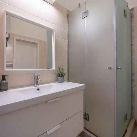 Grand With 5bedrm 2bathroom בודפשט