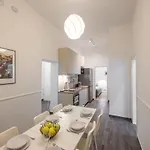 Grand With 5bedrm 2bathroom 아파트