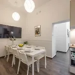 Grand With 5bedrm 2bathroom *