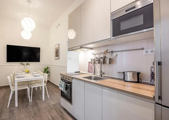 Grand With 5bedrm 2bathroom Lejlighed Budapest