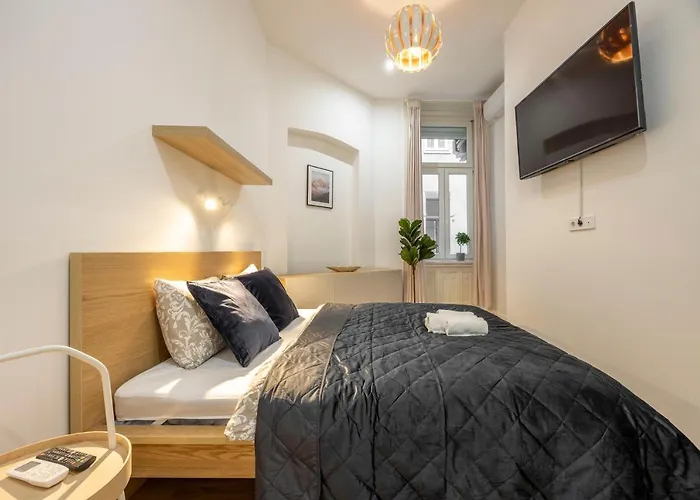 Grand With 5bedrm 2bathroom Budapest