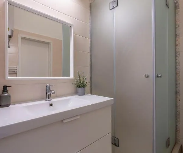 Grand With 5bedrm 2bathroom Budapest