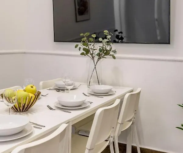 Lejlighed Grand With 5bedrm 2bathroom Budapest