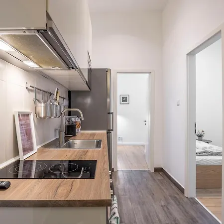 Grand With 5bedrm 2bathroom Appartamento Budapest