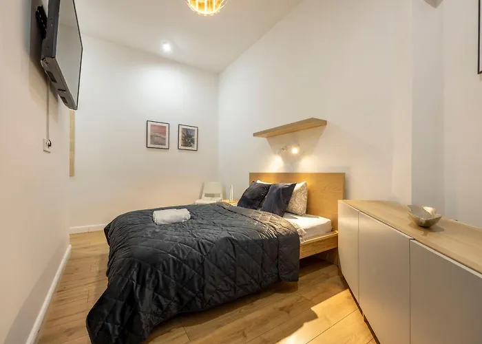 Grand With 5bedrm 2bathroom Apartament