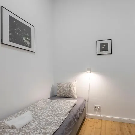 Apartment Grand With 5bedrm 2bathroom