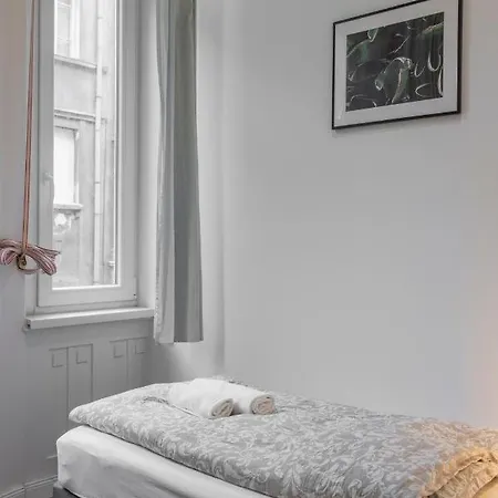 Grand With 5bedrm 2bathroom Apartment Budapest