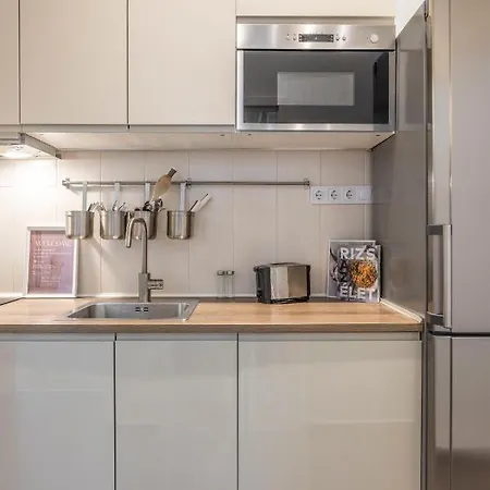 Grand With 5bedrm 2bathroom