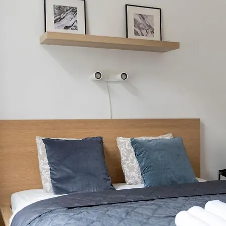 Apartment Grand With 5bedrm 2bathroom *