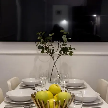 Apartment Grand With 5bedrm 2bathroom Budapest