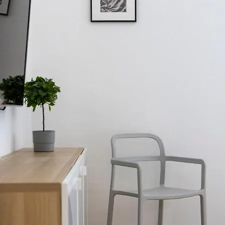 Apartment Grand With 5bedrm 2bathroom *