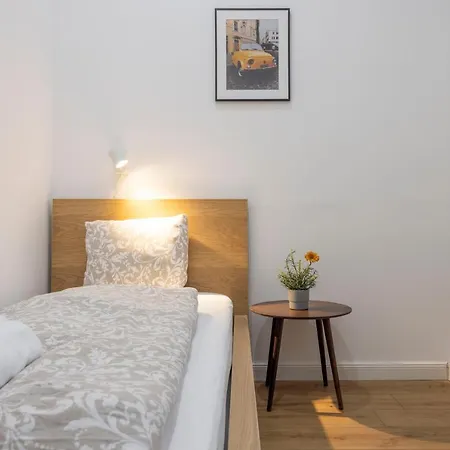 Grand With 5bedrm 2bathroom Apartment *