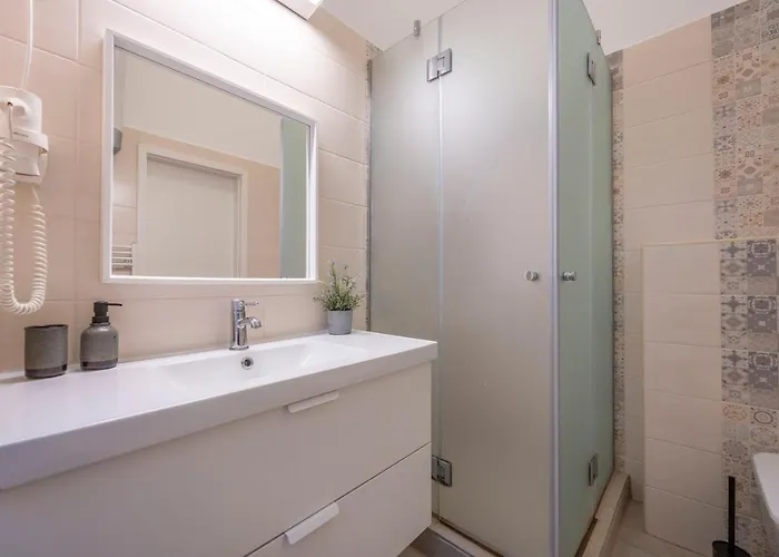 Grand With 5bedrm 2bathroom Apartman
